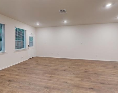 7014 Vining Drive - Photo Thumbnail 5