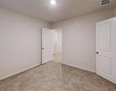 7014 Vining Drive - Photo Thumbnail 9
