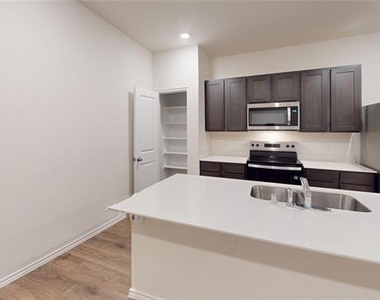 7014 Vining Drive - Photo Thumbnail 2