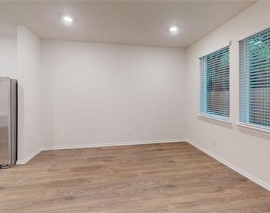 7014 Vining Drive - Photo Thumbnail 3