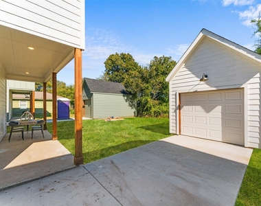 612 1/2 N Robinson Street - Photo Thumbnail 21