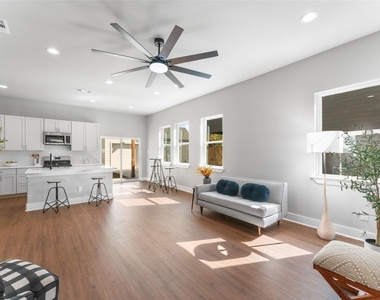 612 1/2 N Robinson Street - Photo Thumbnail 6