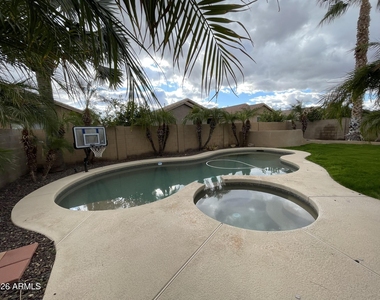 2227 W Jasper Butte Drive - Photo Thumbnail 2
