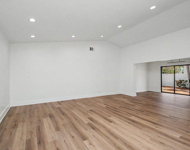 21440 Campo Allegro Drive - Photo Thumbnail 9