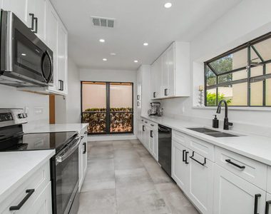21440 Campo Allegro Drive - Photo Thumbnail 15