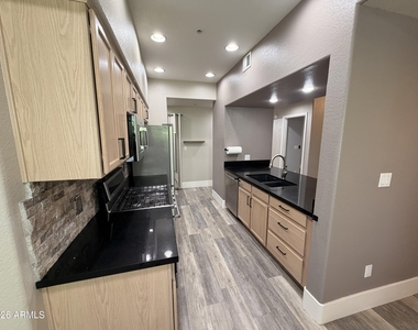 7401 W Arrowhead Clubhouse Drive - Photo Thumbnail 3