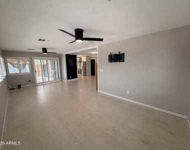 13139 W Seville Drive - Photo Thumbnail 7