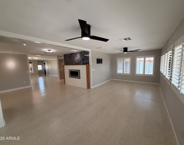 13139 W Seville Drive - Photo Thumbnail 8