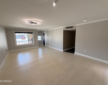 13139 W Seville Drive - Photo Thumbnail 9