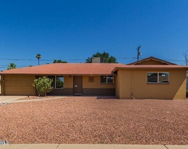1518 W 5th Place - Photo Thumbnail 2
