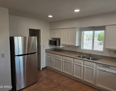 145 W Wickenburg Way W - Photo Thumbnail 4