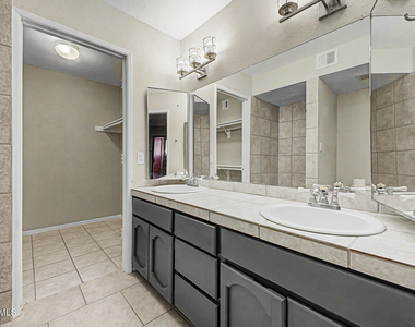 3301 E Earll Drive - Photo Thumbnail 10