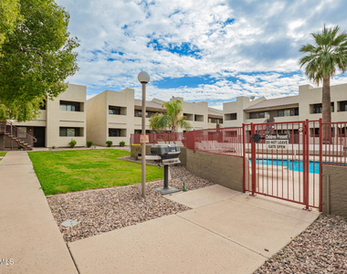 3301 E Earll Drive - Photo Thumbnail 18