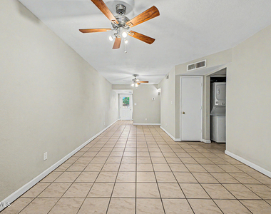 3301 E Earll Drive - Photo Thumbnail 3
