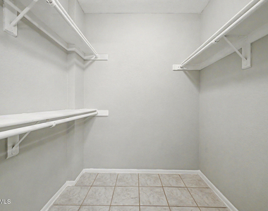 3301 E Earll Drive - Photo Thumbnail 9
