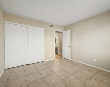 3301 E Earll Drive - Photo Thumbnail 14