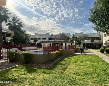 3301 E Earll Drive - Photo Thumbnail 21