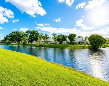 1512 Shaker Circle - Photo Thumbnail 1