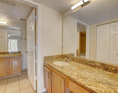 231 Sw Palm Drive - Photo Thumbnail 12