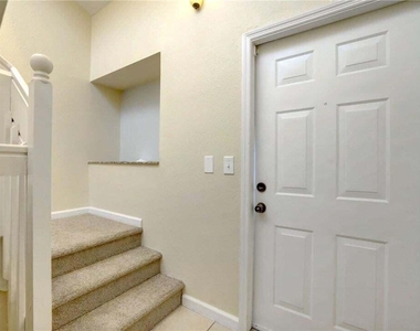 231 Sw Palm Drive - Photo Thumbnail 2
