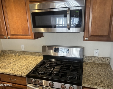 1031 W Romo Jones Street - Photo Thumbnail 2