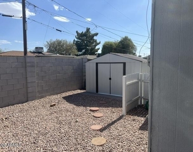 1031 W Romo Jones Street - Photo Thumbnail 11
