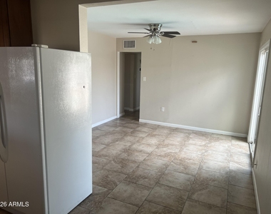 1031 W Romo Jones Street - Photo Thumbnail 4