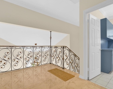 1704 Del Haven Drive - Photo Thumbnail 8