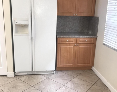 845 Nw 98th Avenue - Photo Thumbnail 3