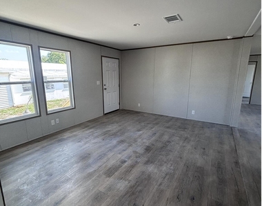 7480 Se Eagle Avenue - Photo Thumbnail 5