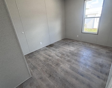 7480 Se Eagle Avenue - Photo Thumbnail 13