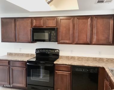 4925 E Desert Cove Avenue - Photo Thumbnail 5