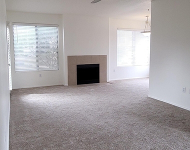 4925 E Desert Cove Avenue - Photo Thumbnail 8