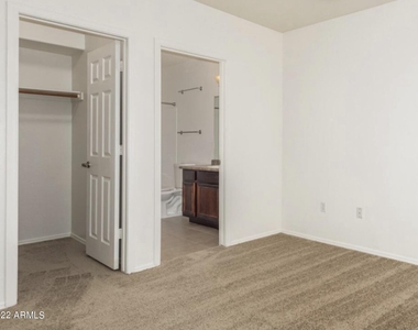 4925 E Desert Cove Avenue - Photo Thumbnail 12