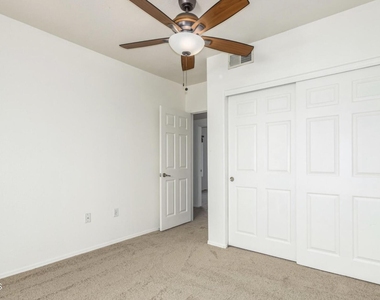 4925 E Desert Cove Avenue - Photo Thumbnail 15
