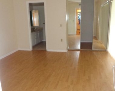 3209 32nd Way - Photo Thumbnail 9