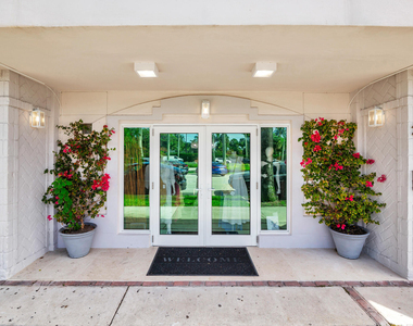 255 Royal Poinciana Way - Photo Thumbnail 2