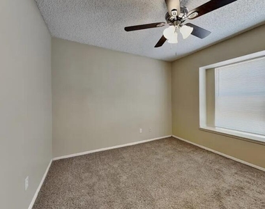 1102 E Utopia Road - Photo Thumbnail 12