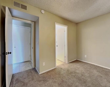 1102 E Utopia Road - Photo Thumbnail 6