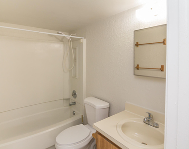 2771 Riverside Drive - Photo Thumbnail 6