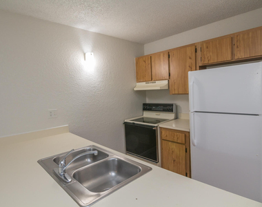 2771 Riverside Drive - Photo Thumbnail 2