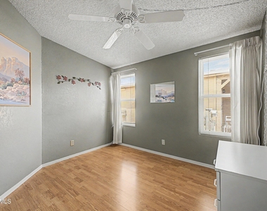 1952 E Augusta Avenue - Photo Thumbnail 12