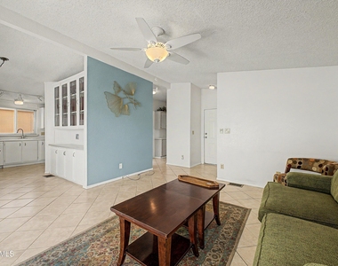 1952 E Augusta Avenue - Photo Thumbnail 3