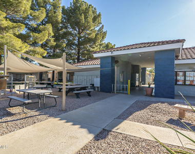 1952 E Augusta Avenue - Photo Thumbnail 20