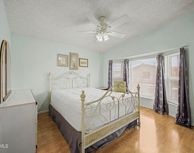 1952 E Augusta Avenue - Photo Thumbnail 9