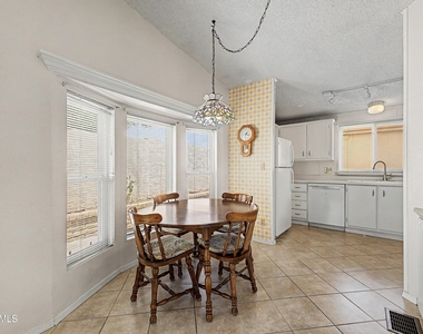 1952 E Augusta Avenue - Photo Thumbnail 6