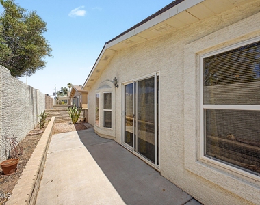 1952 E Augusta Avenue - Photo Thumbnail 17