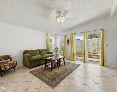 1952 E Augusta Avenue - Photo Thumbnail 2