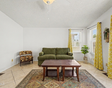 1952 E Augusta Avenue - Photo Thumbnail 5