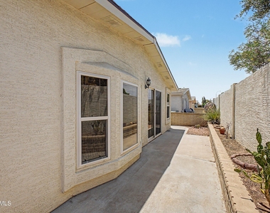 1952 E Augusta Avenue - Photo Thumbnail 16